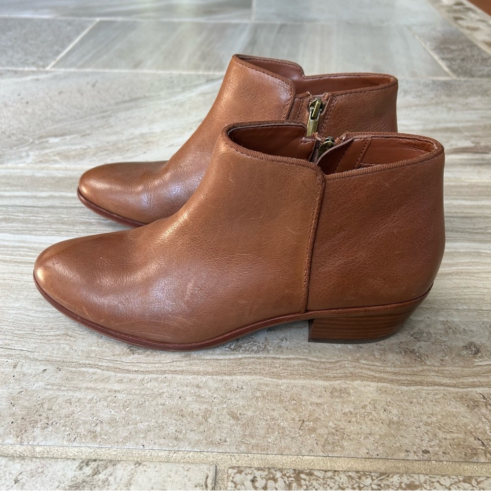 Sam Edelman Petty Chelsea Brown Leather Ankle Bootie, Size 8.